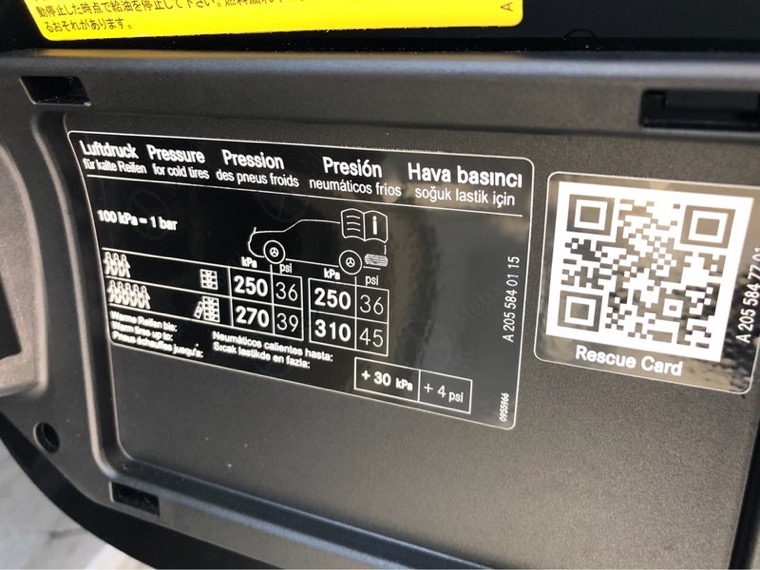 Vehicle tire pressure label with recommended cold pressure